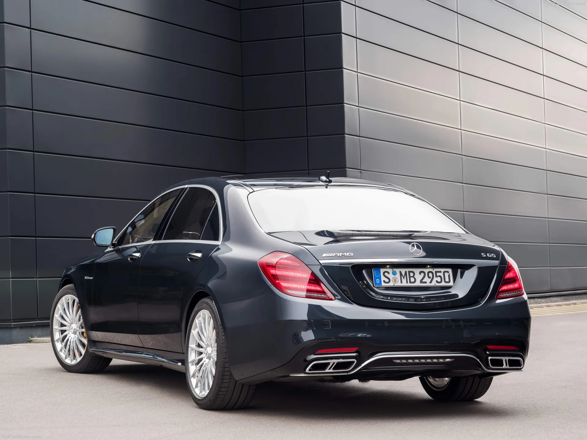 Mercedes-Benz S65 AMG (2018) - Rear Three-Quarter