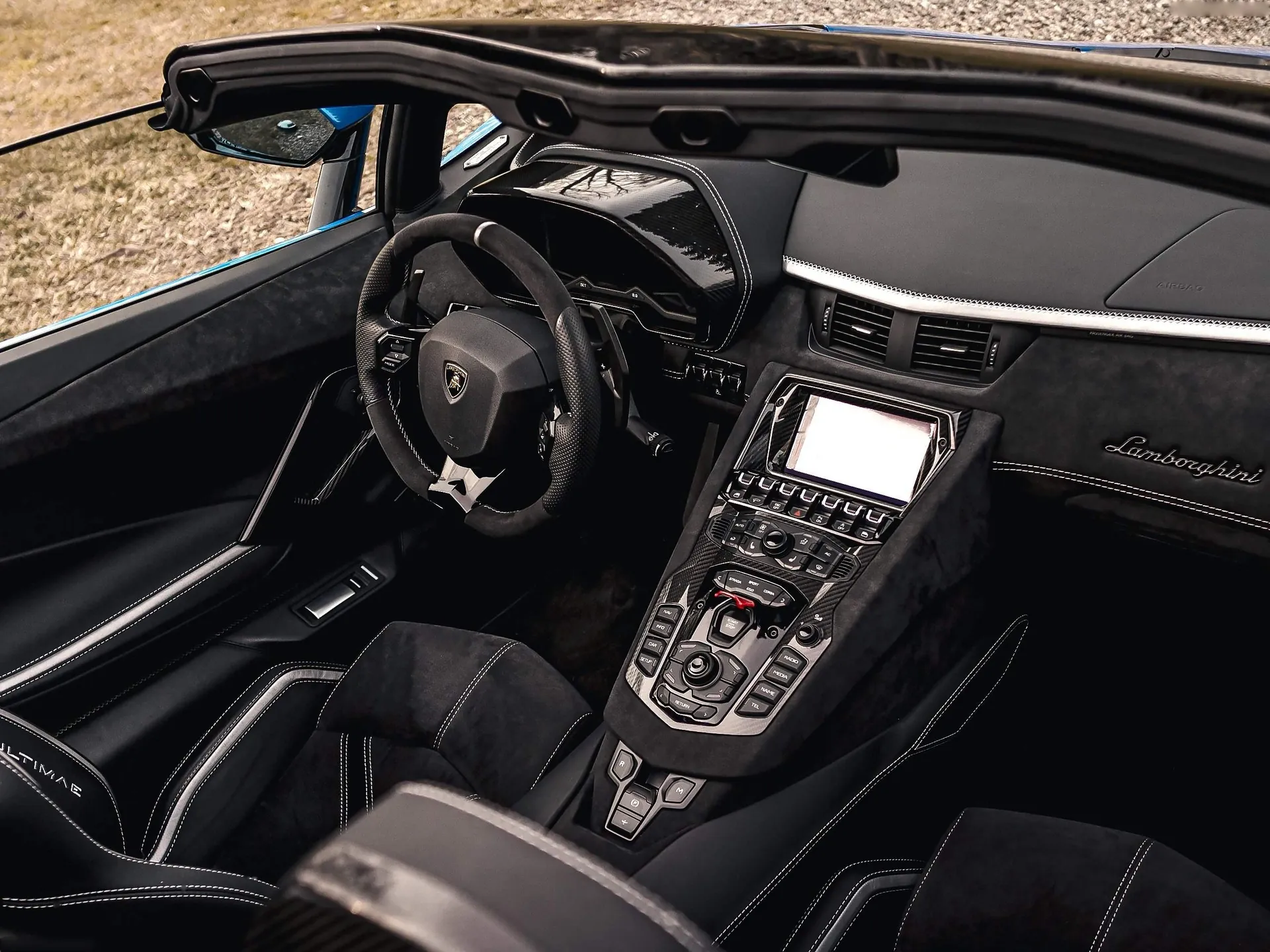 Lamborghini Aventador LP780-4 Ultimae Roadster (2022) – interiér