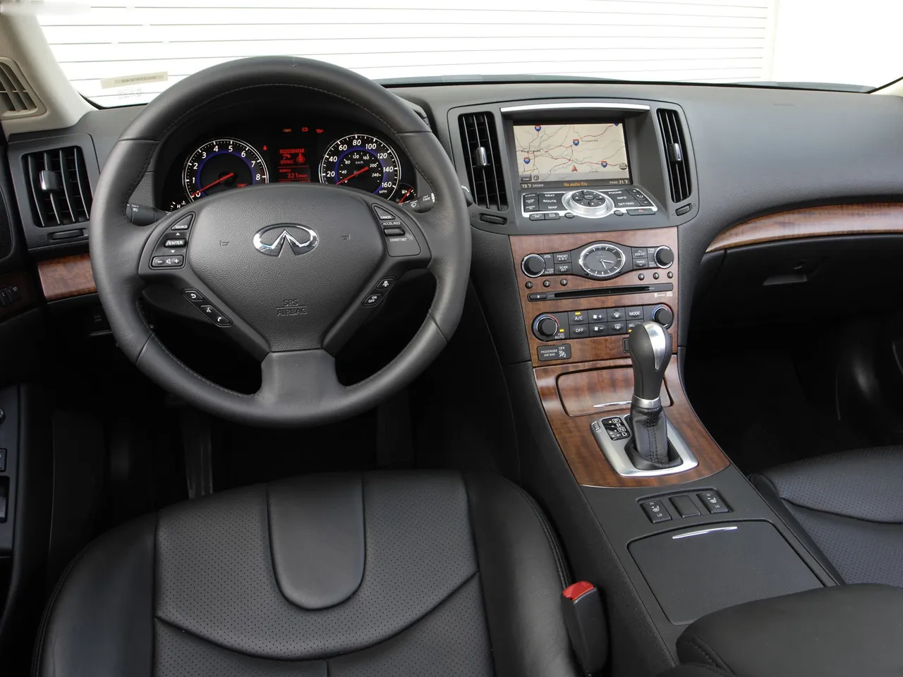 Infiniti G37 Coupe (2008) – interiér