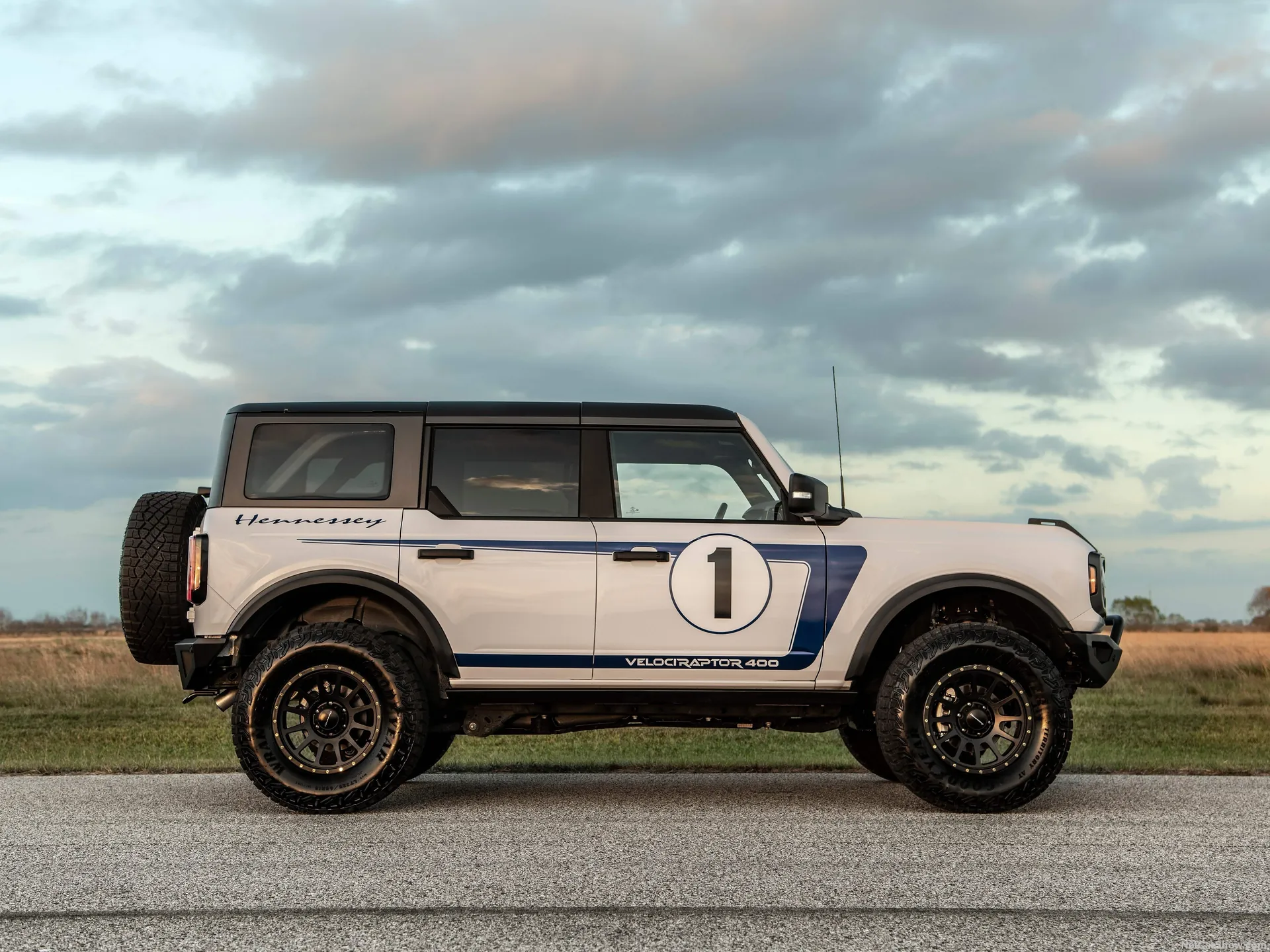 Hennessey VelociRaptor 400 Bronco (2022) – boční profil