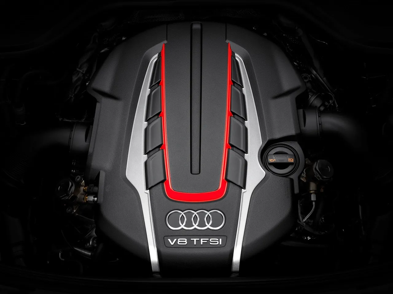 Audi S8 (2014) – motorový prostor