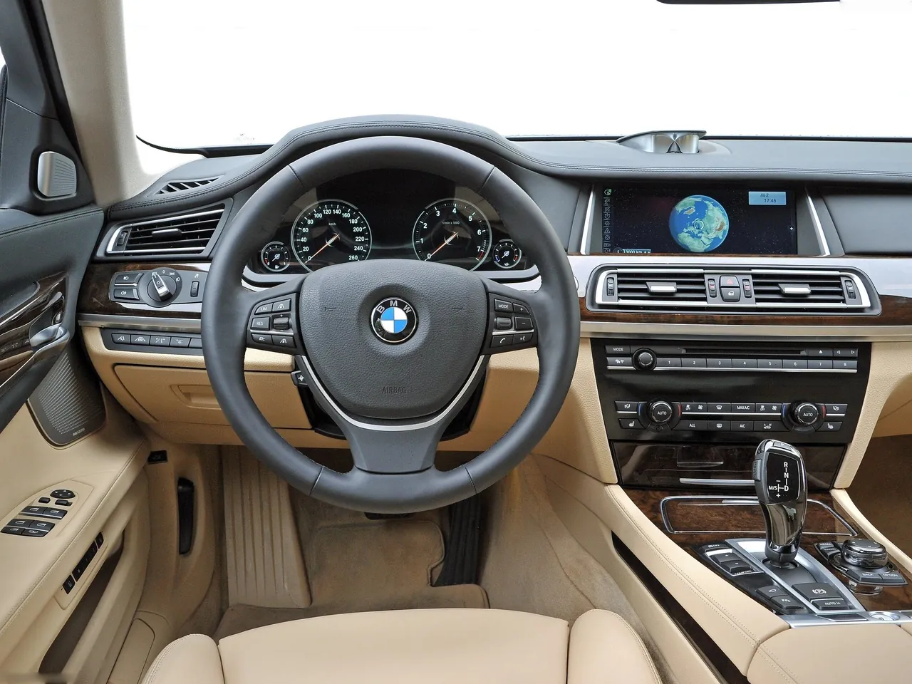 BMW 750Li (2013) – interiér