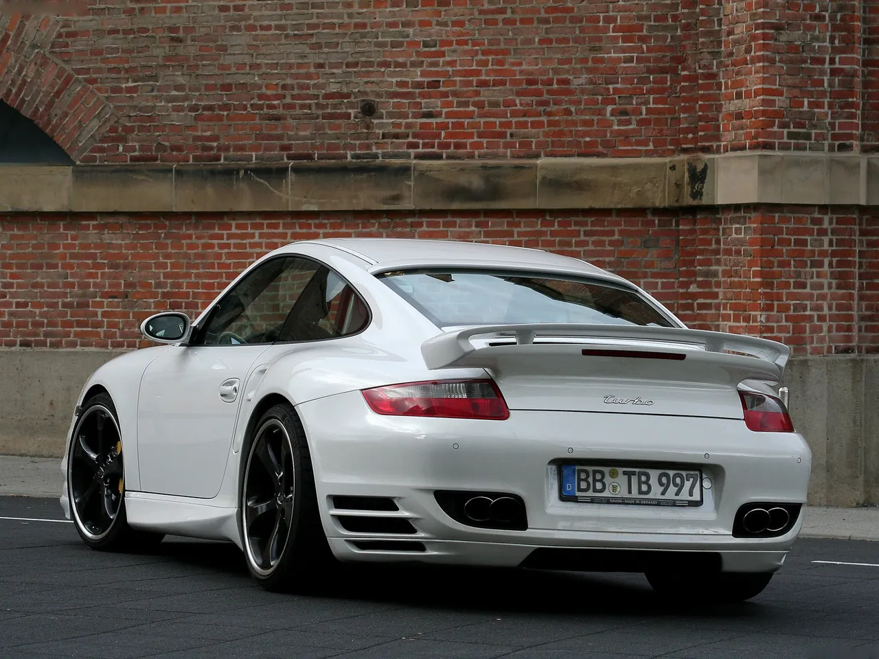 TechArt Porsche 911 Turbo (2007) – zadní tříčtvrteční pohled