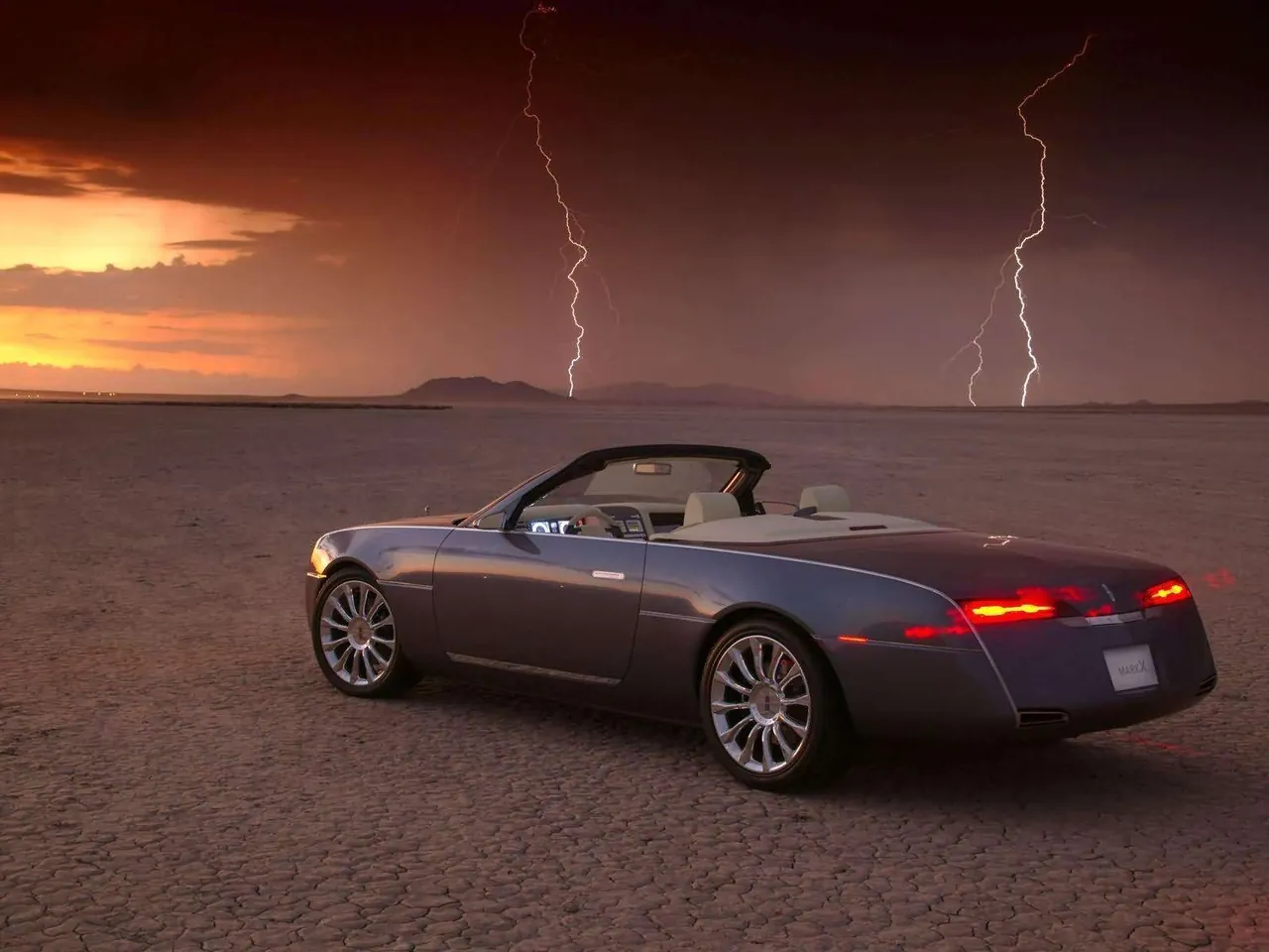 Lincoln Mark X Concept (2004) – zadní tříčtvrteční pohled