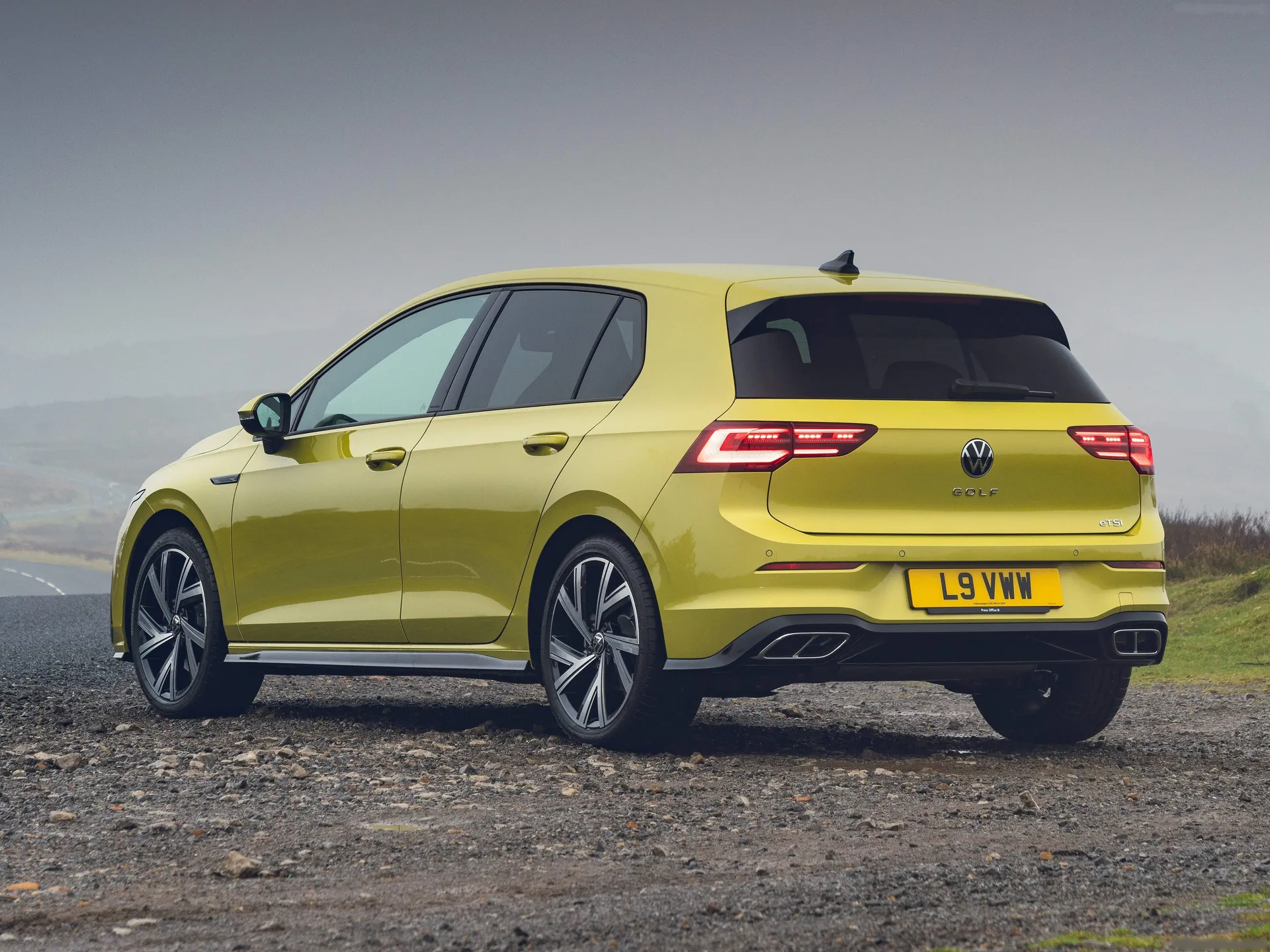 Volkswagen Golf R-Line [UK] (2021) - Rear Three-Quarter