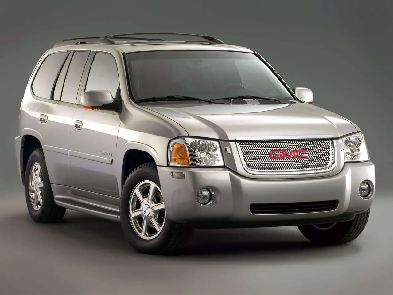 GMC Envoy Denali (2005)