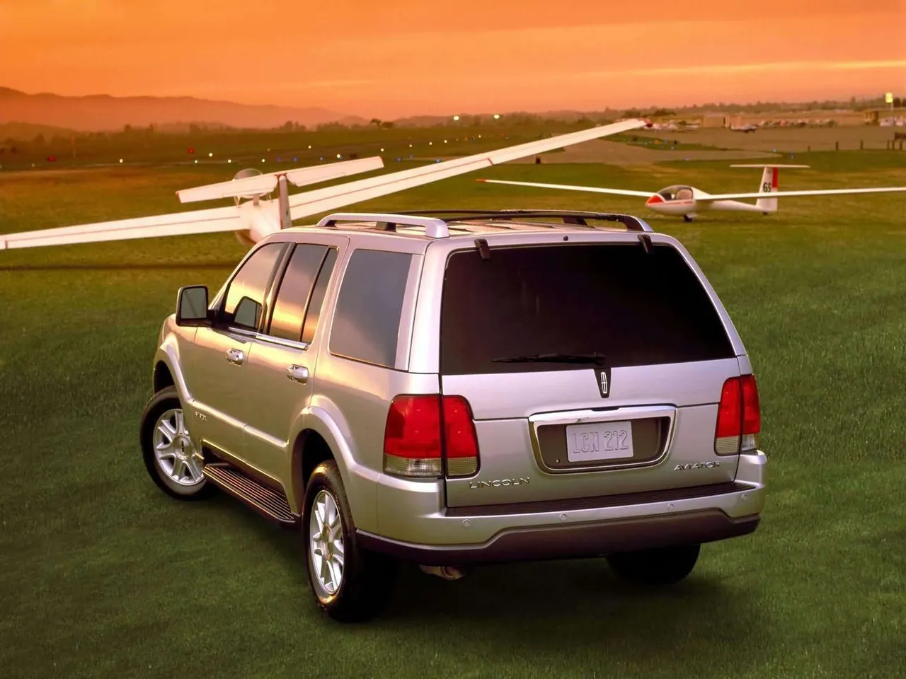 Lincoln Aviator (2003) – zadní tříčtvrteční pohled