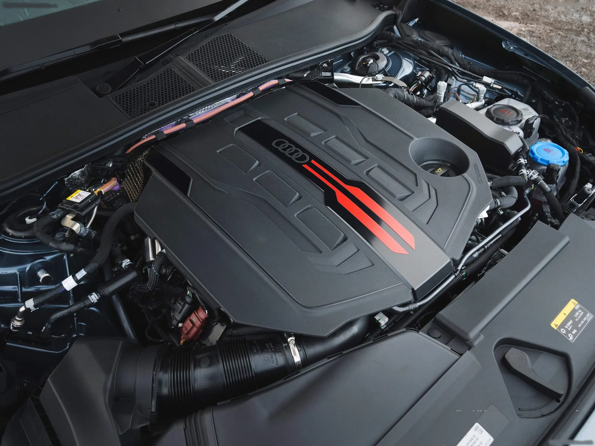 Audi S5 Avant [UK] (2025) – motorový prostor