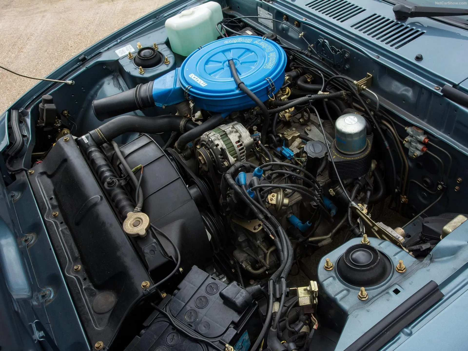 Mazda RX-7 (1984) – motorový prostor