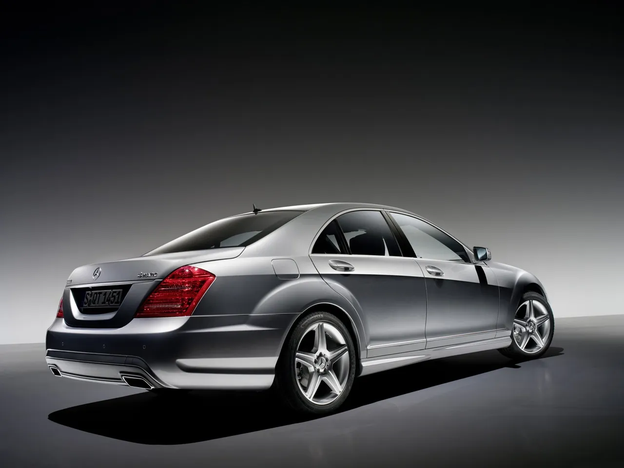 Mercedes-Benz S-Class AMG Sports Package (2010) - Rear Three-Quarter