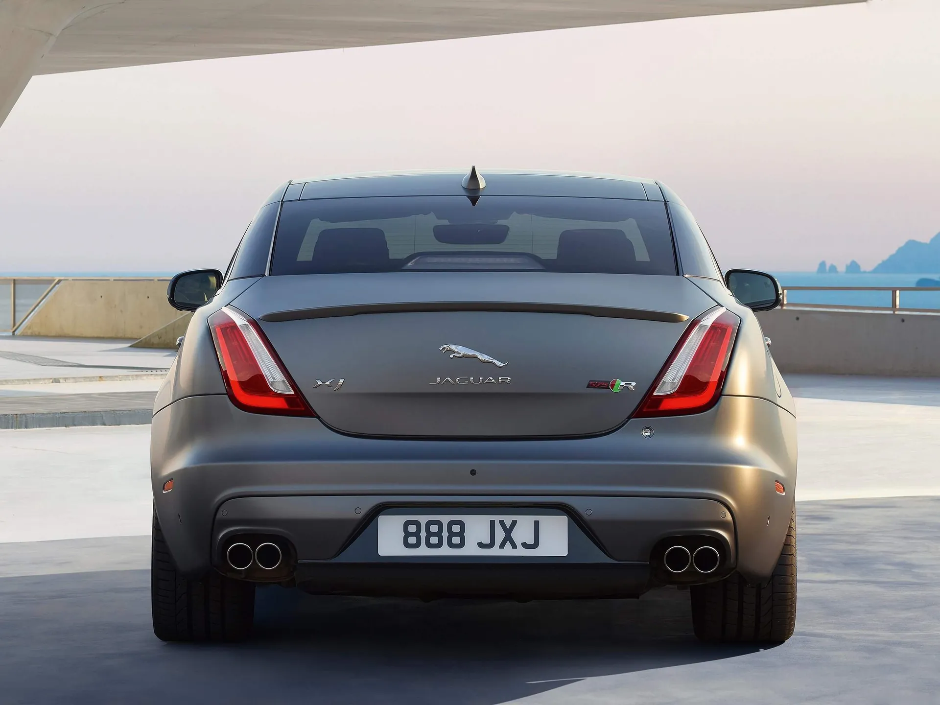 Jaguar XJR575 (2018) – zezadu