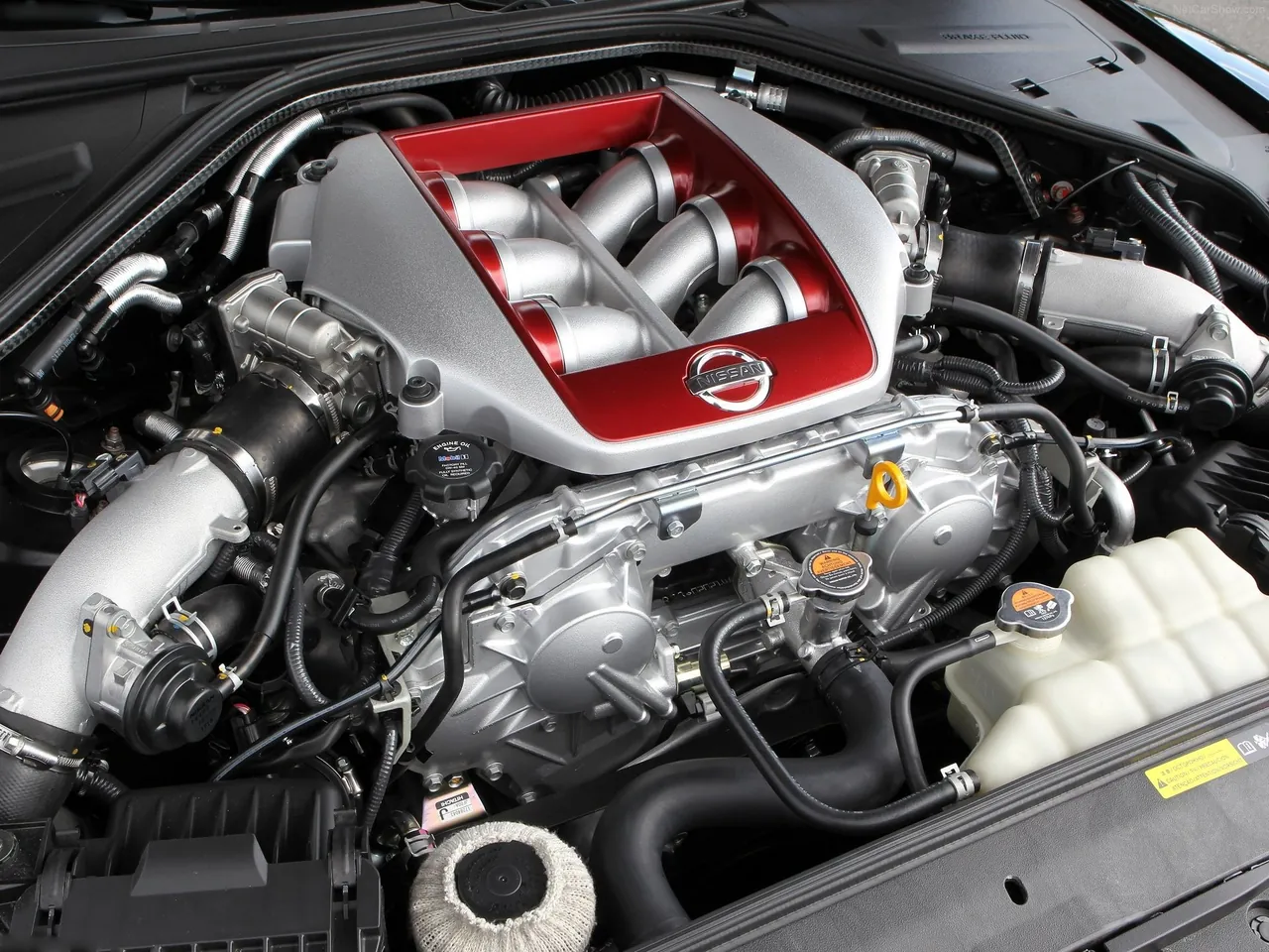 Nissan GT-R (2012) - Engine Bay