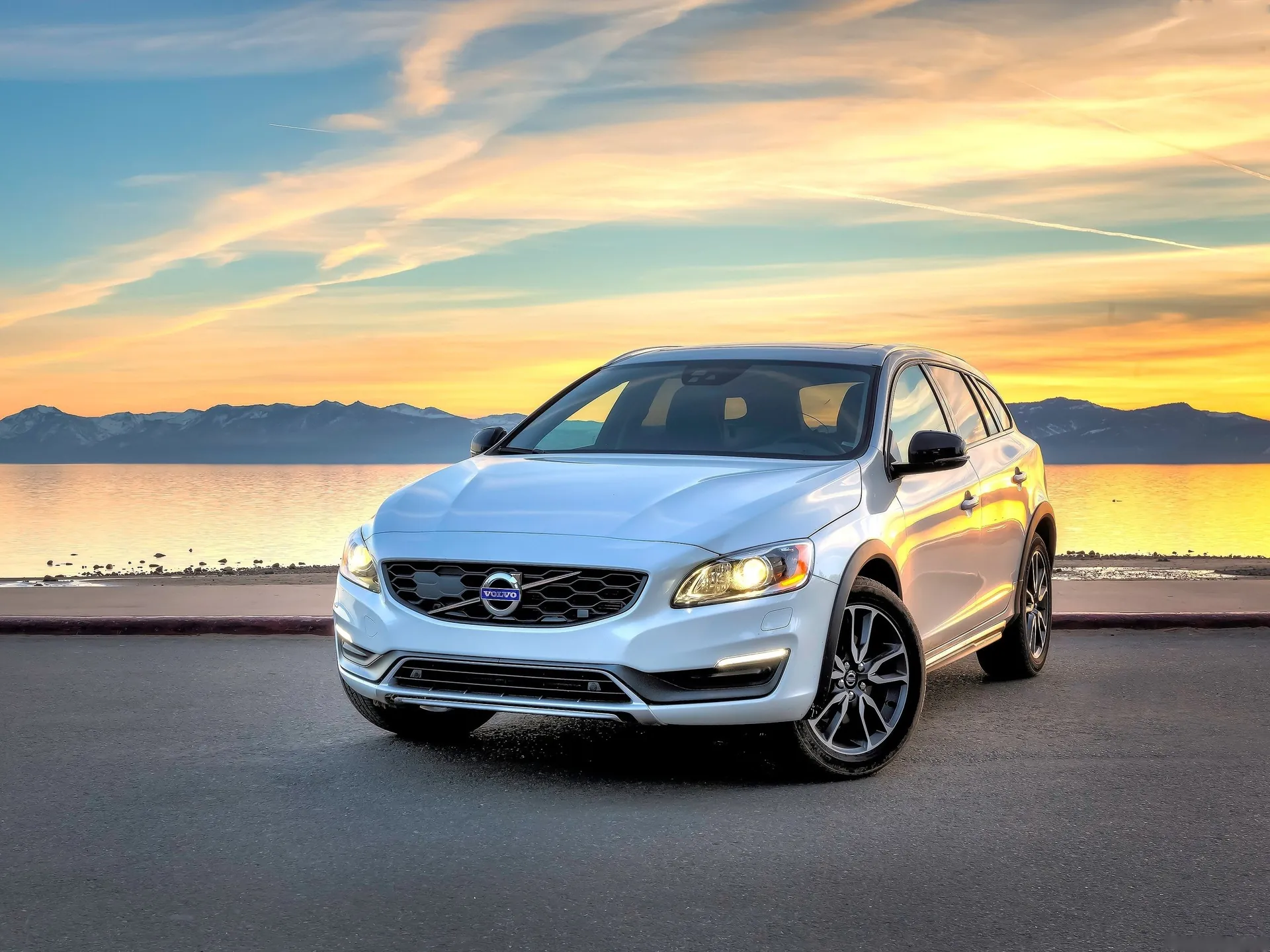 Volvo V60 Cross Country (2016)