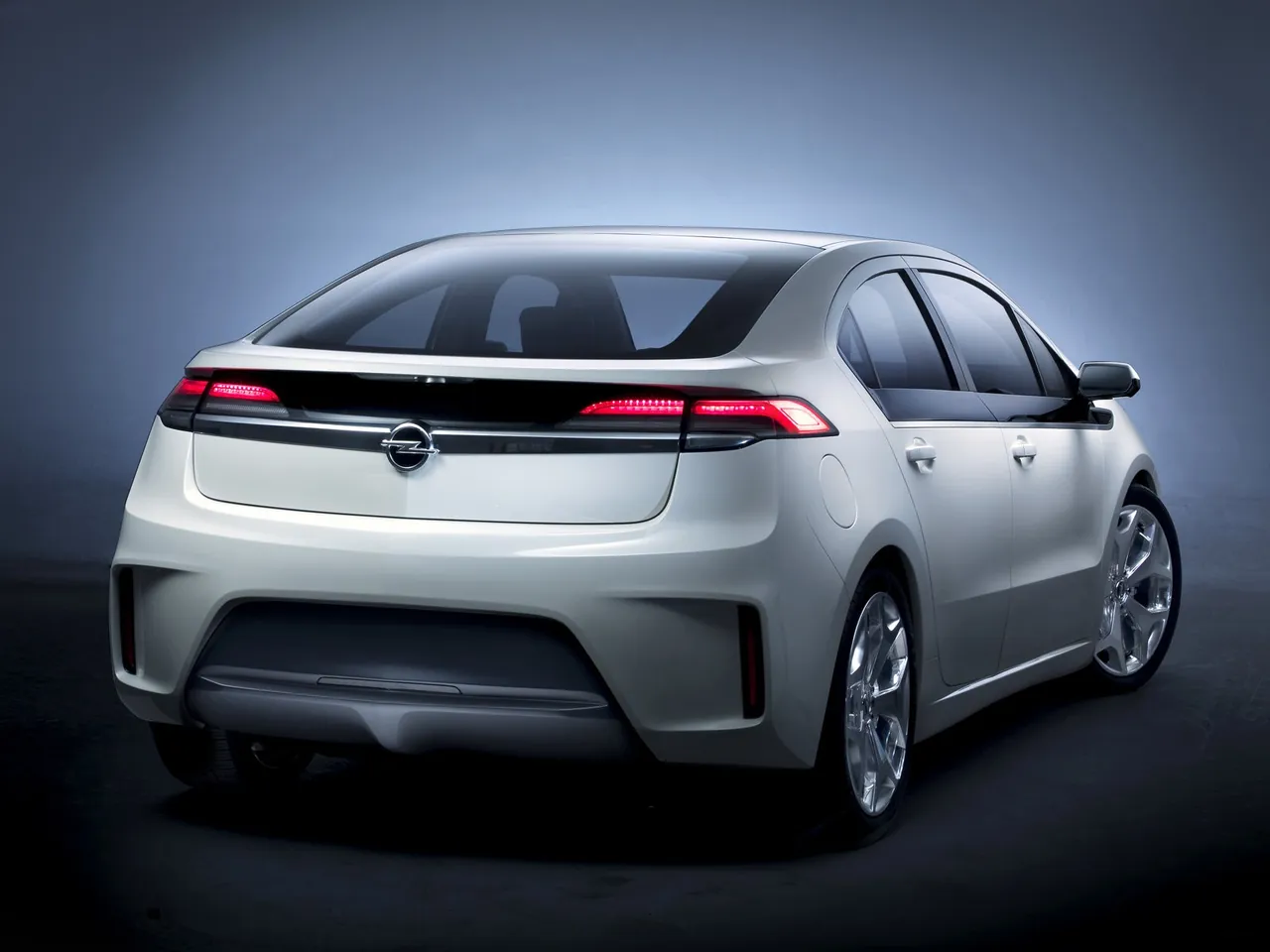 Opel Ampera (2012) – zadní tříčtvrteční pohled