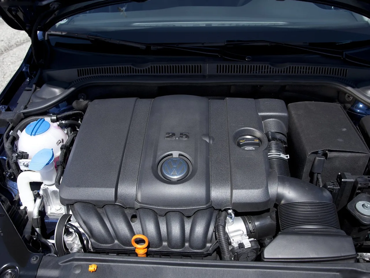 Volkswagen Jetta (2011) - Engine Bay