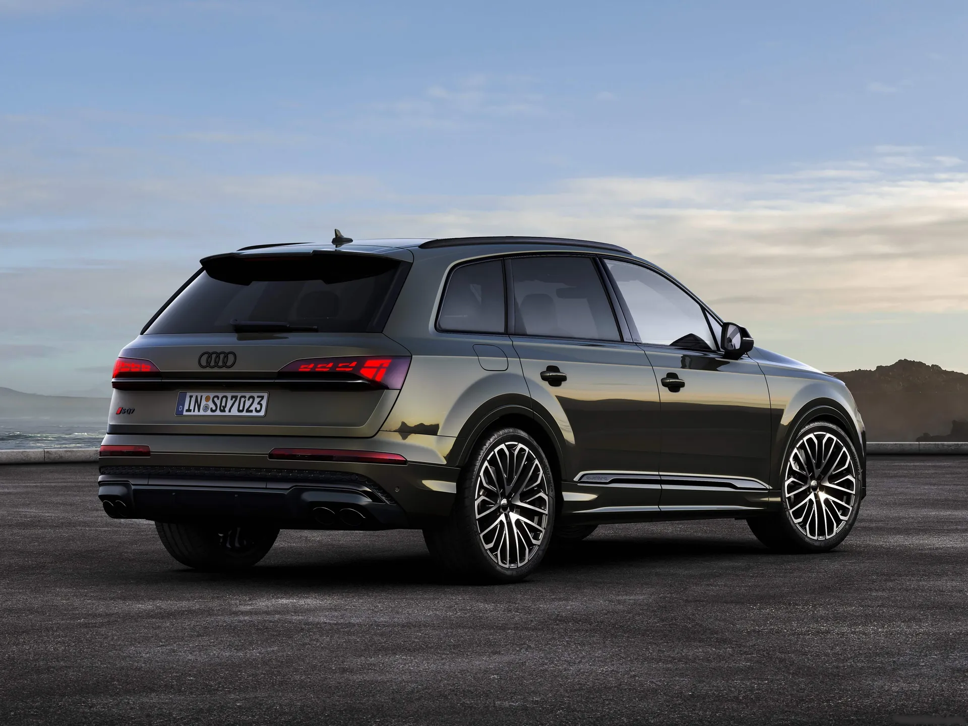 Audi SQ7 (2025) – zadní tříčtvrteční pohled