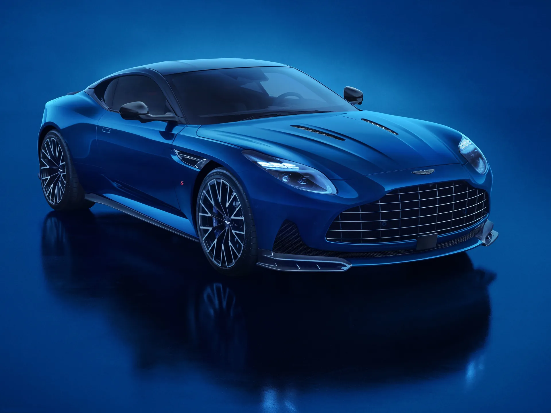 Aston Martin DB12 S (2026)