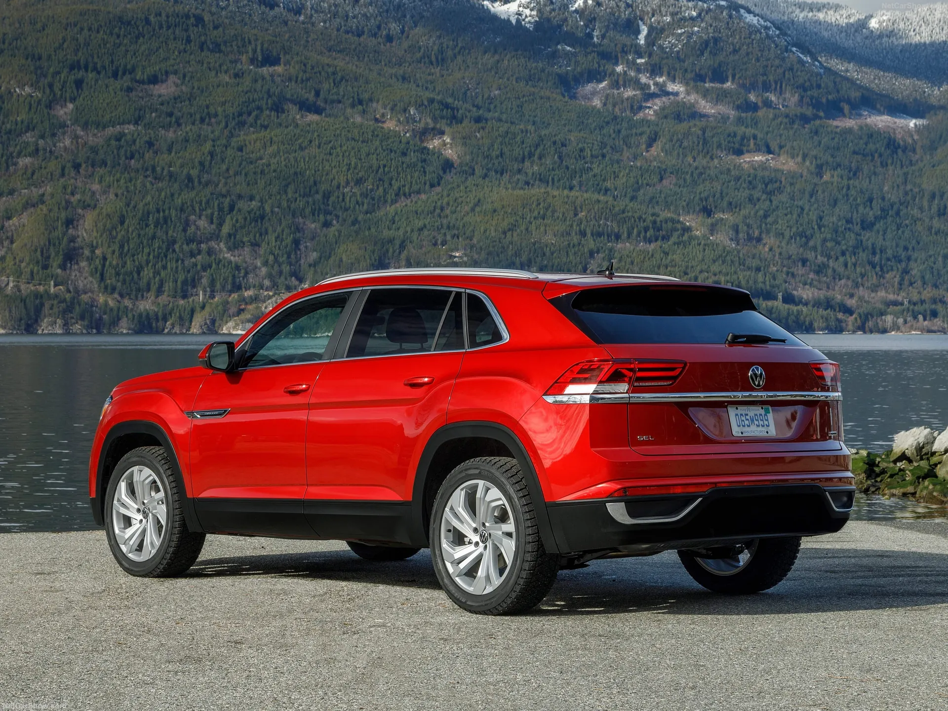 Volkswagen Atlas Cross Sport (2020) - Rear Three-Quarter