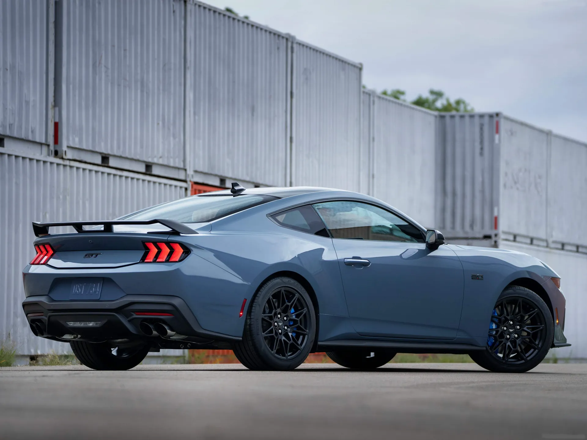 Ford Mustang GT (2024) – zadní tříčtvrteční pohled