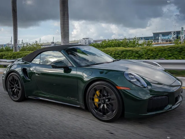 Porsche 911 Turbo S Cabriolet [US] (2026)