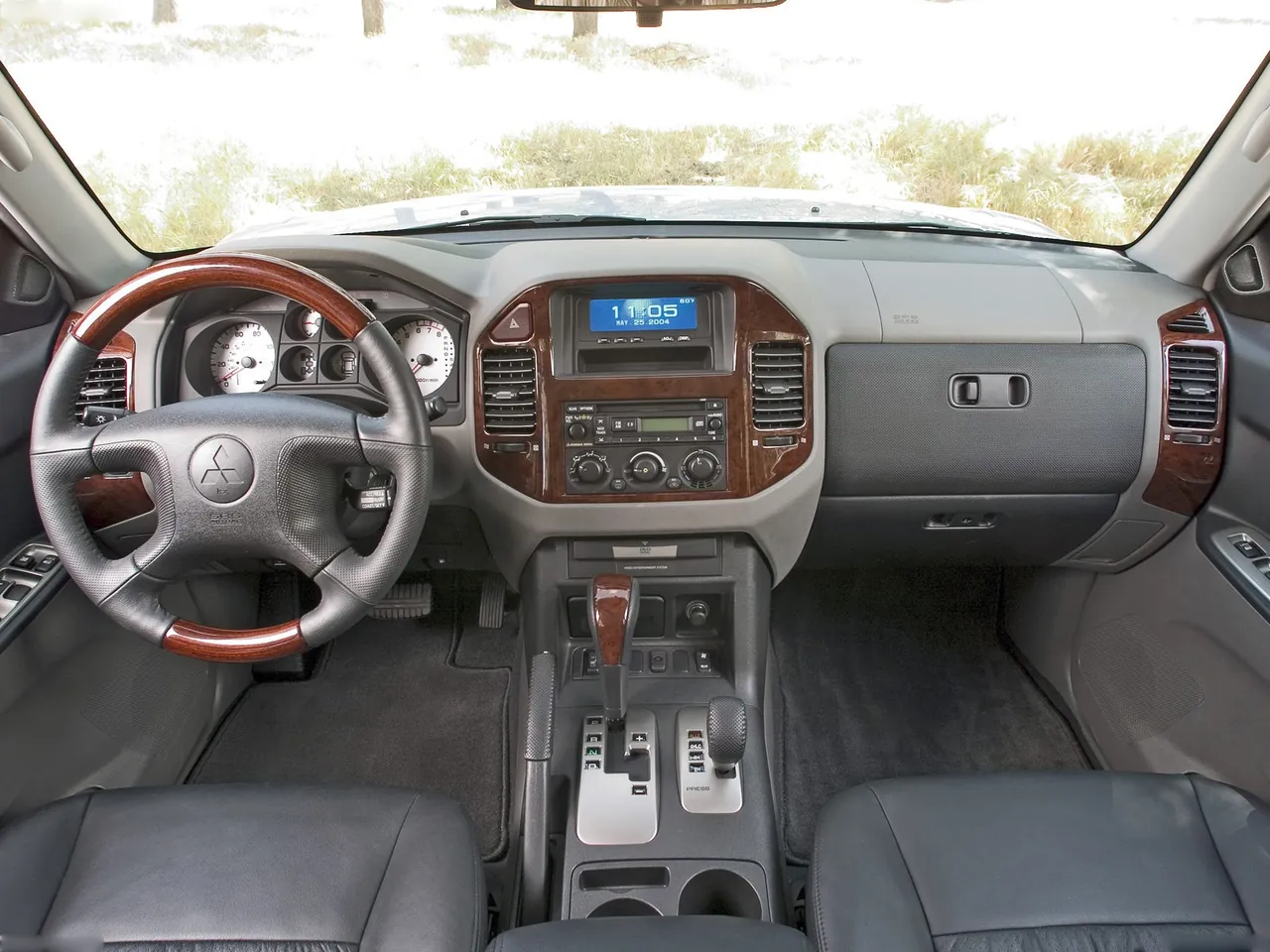 Mitsubishi Montero (2005) – interiér