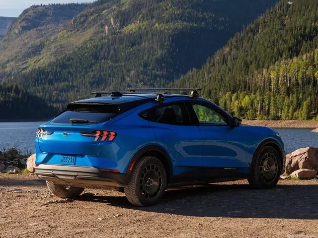 Ford Mustang Mach-E Trail (2027)