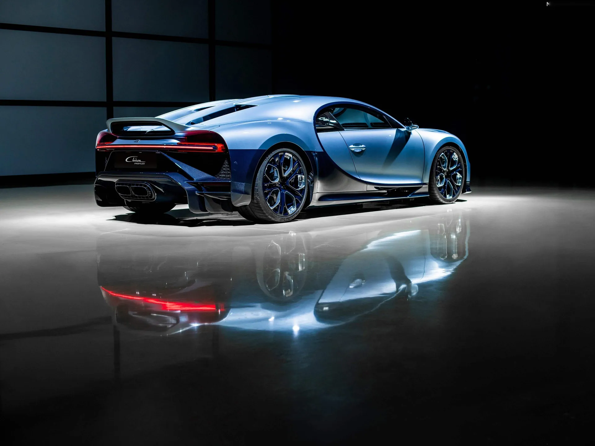 Bugatti Chiron Profilee (2022) – zadní tříčtvrteční pohled