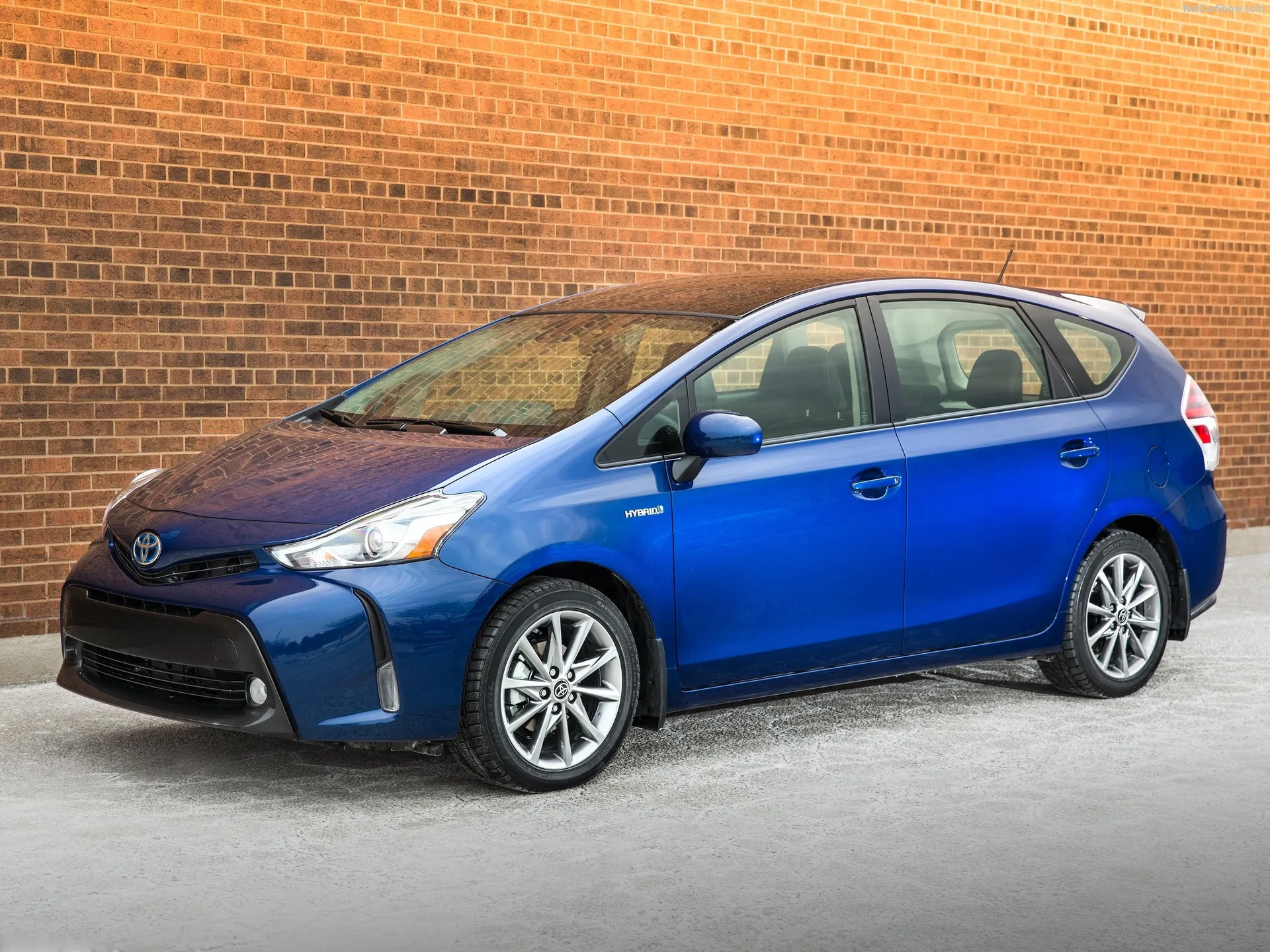 Toyota Prius v (2015)