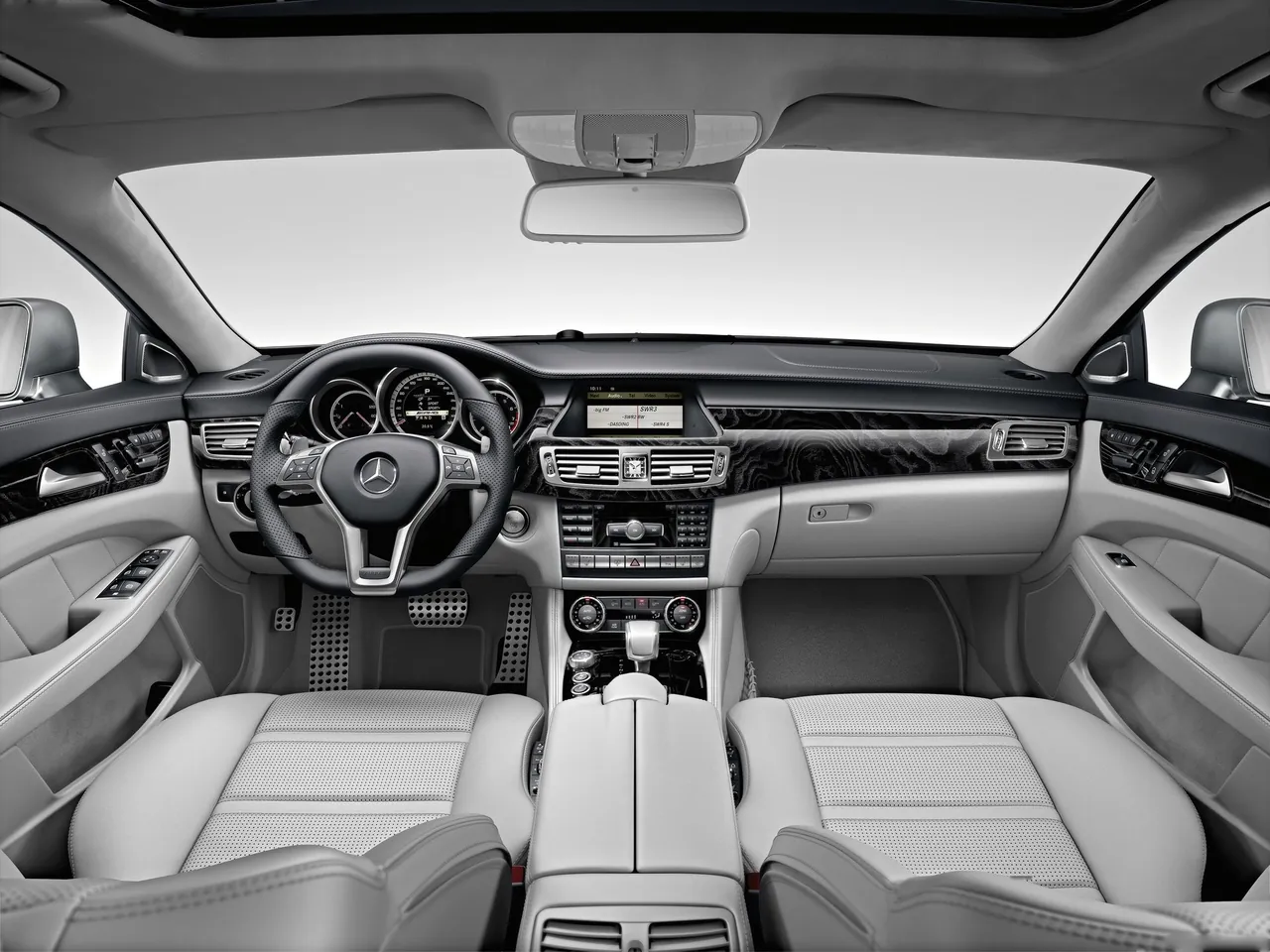 Mercedes-Benz CLS63 AMG (2012) - Interior