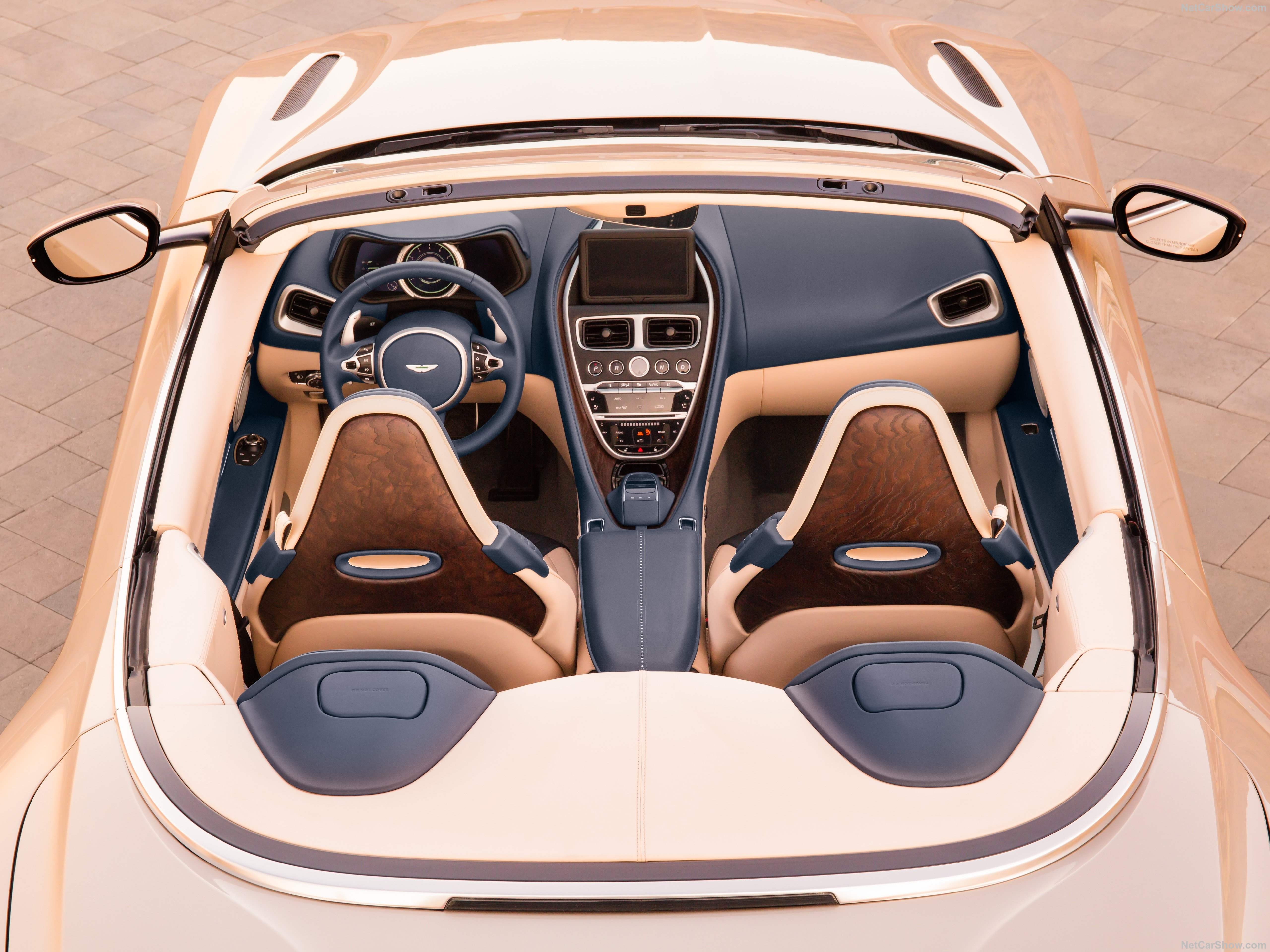 Aston Martin DB11 Volante (2019) – interiér