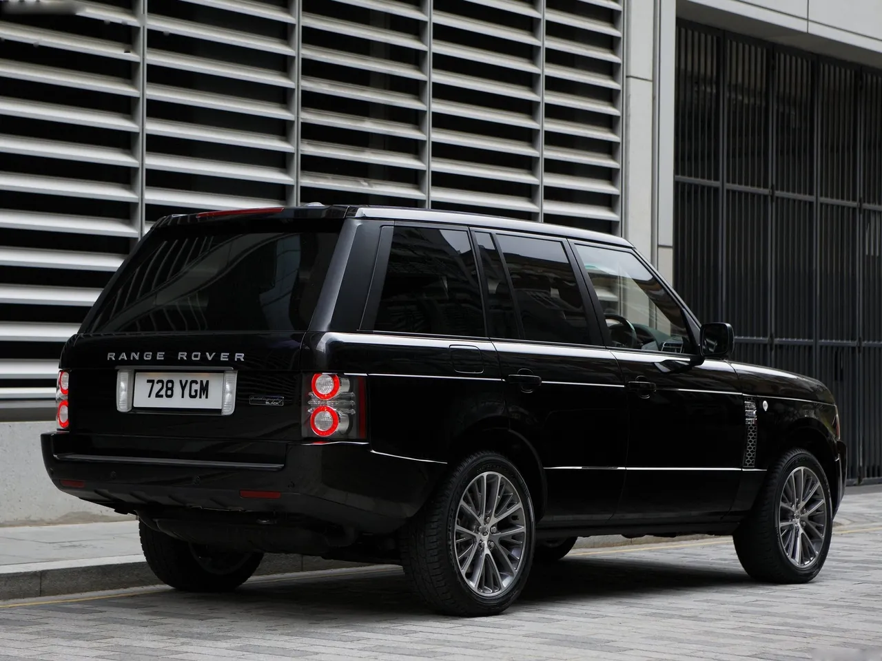 Land Rover Range Rover Autobiography Black (2011) - Rear Three-Quarter
