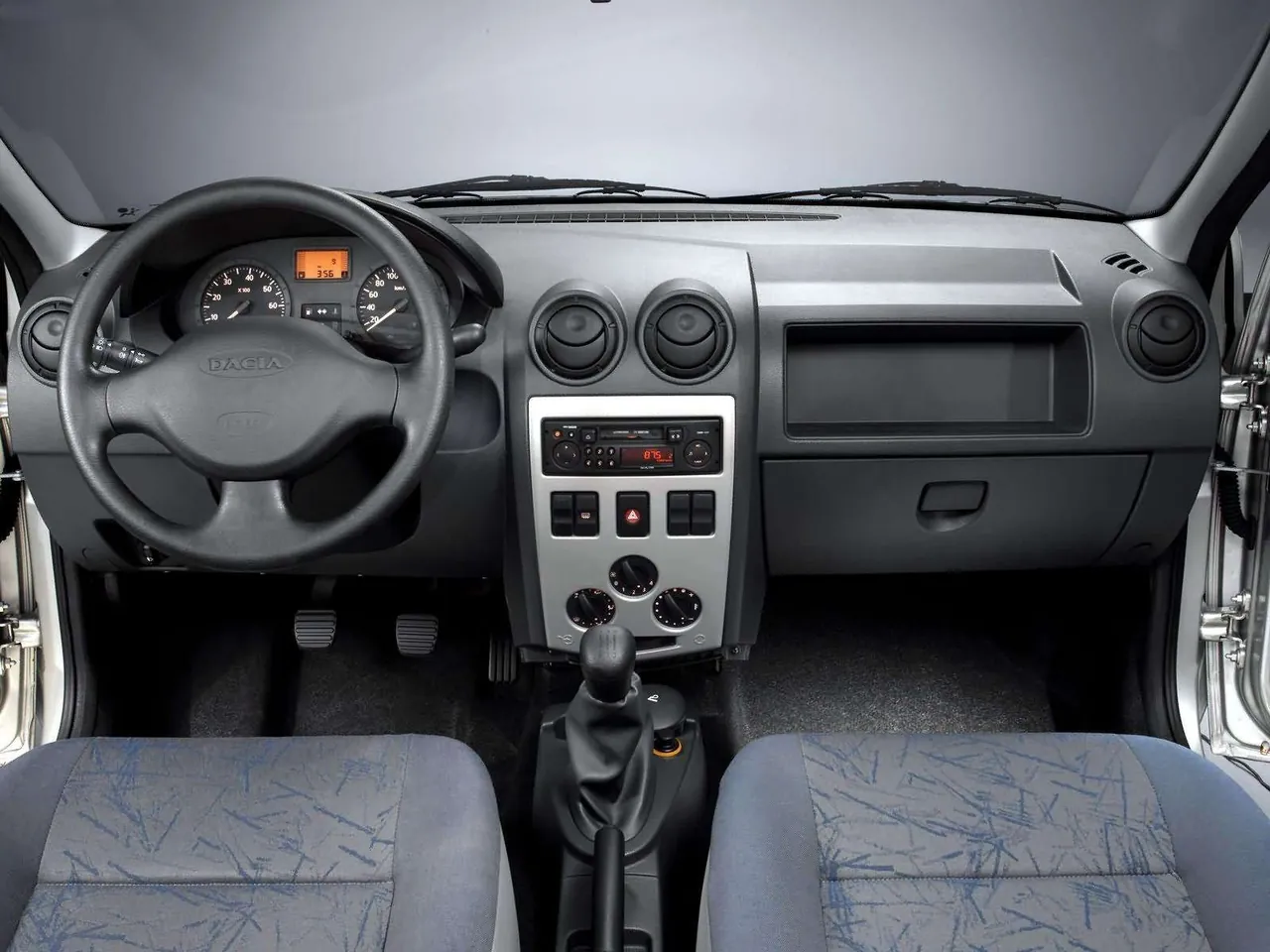Dacia Logan 1.6 MPI (2005) – interiér