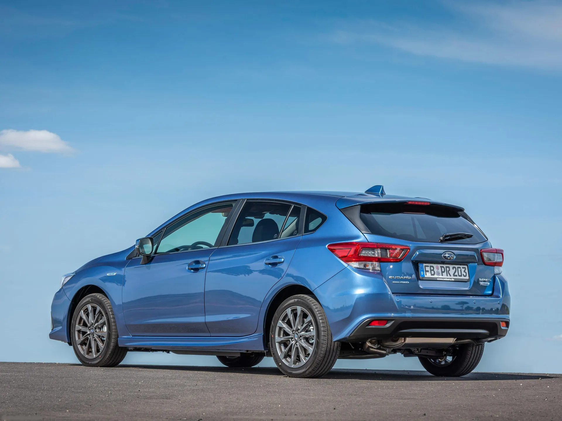 Subaru Impreza [EU] (2020) – zadní tříčtvrteční pohled