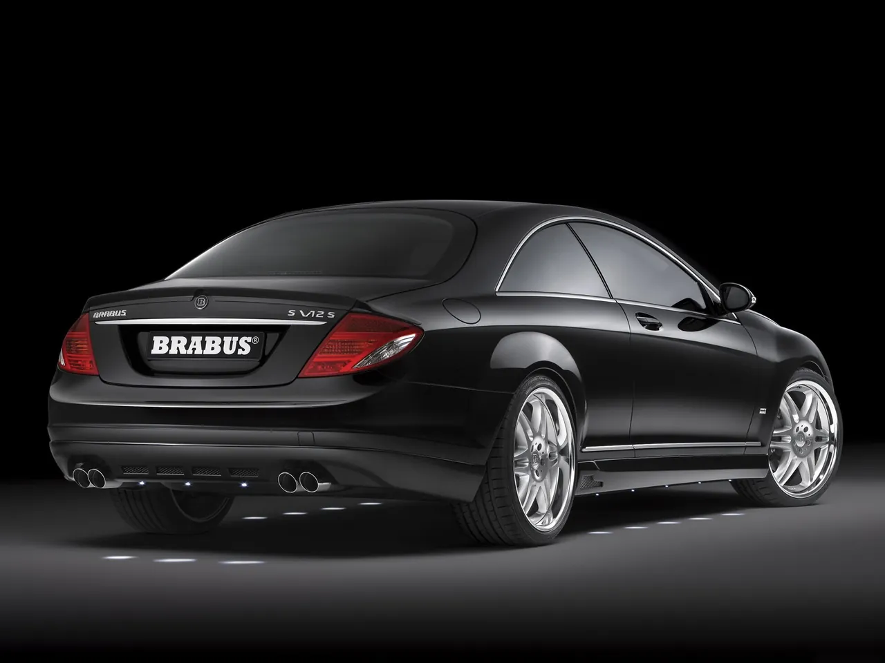 Brabus SV12 S Biturbo Coupe (2008) – zadní tříčtvrteční pohled