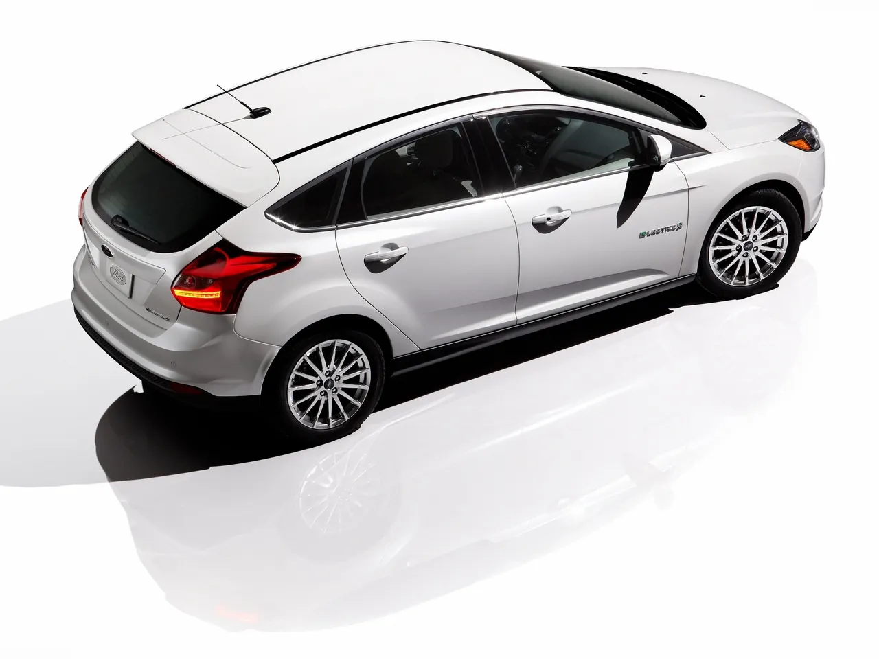Ford Focus Electric (2012) – zadní tříčtvrteční pohled