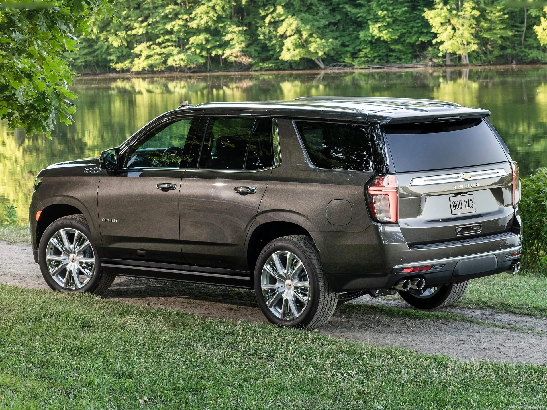 Chevrolet Tahoe (2021) – zadní tříčtvrteční pohled