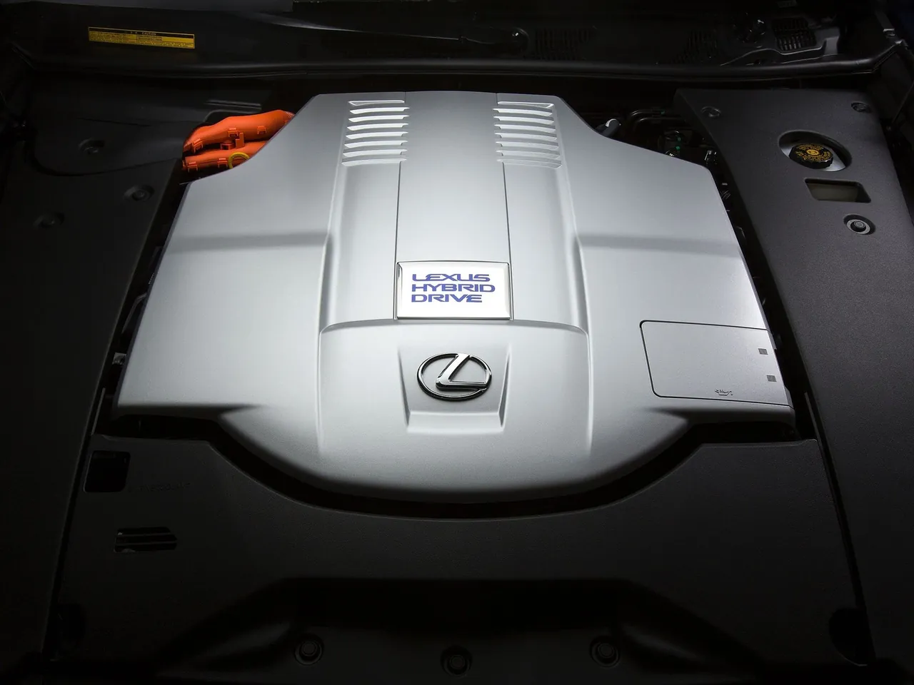 Lexus LS 600h L (2013) – motorový prostor