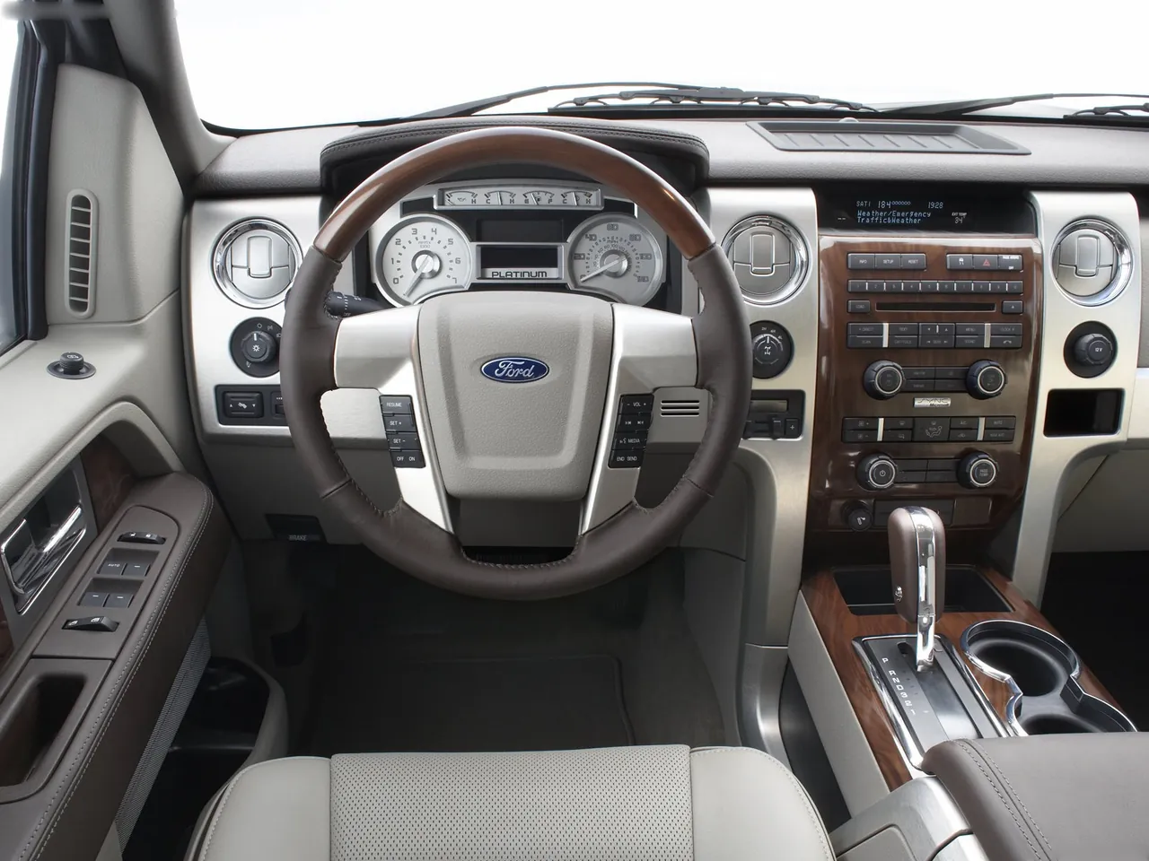 Ford F-150 Platinum (2009) – interiér