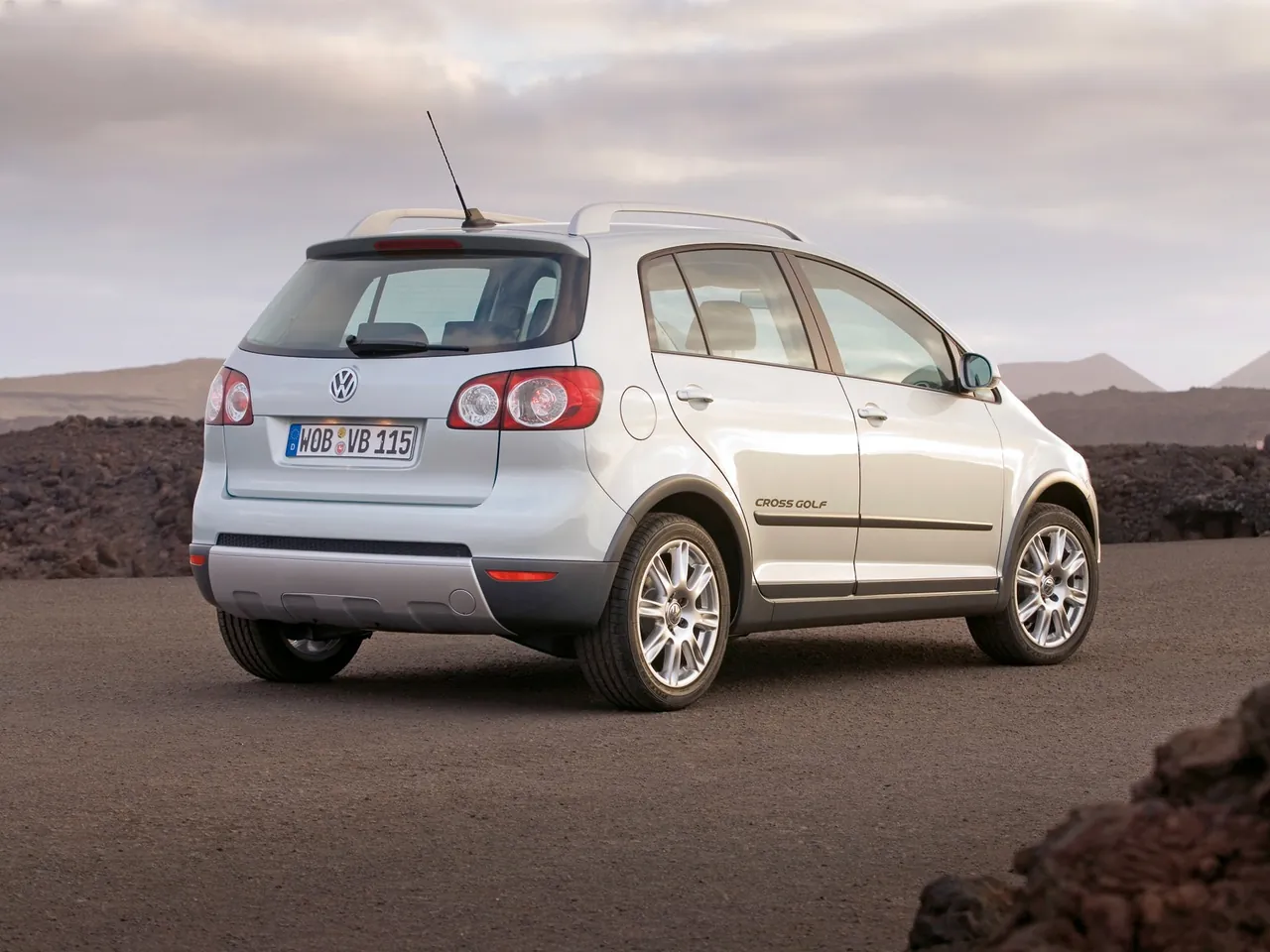 Volkswagen CrossGolf (2007) – zadní tříčtvrteční pohled