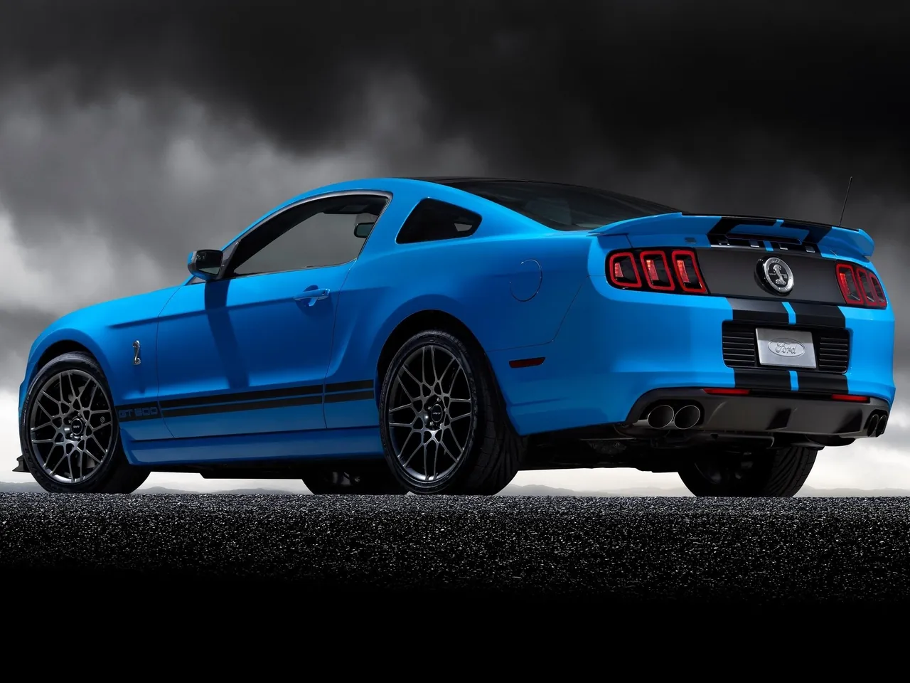 Ford Mustang Shelby GT500 (2013) – zadní tříčtvrteční pohled