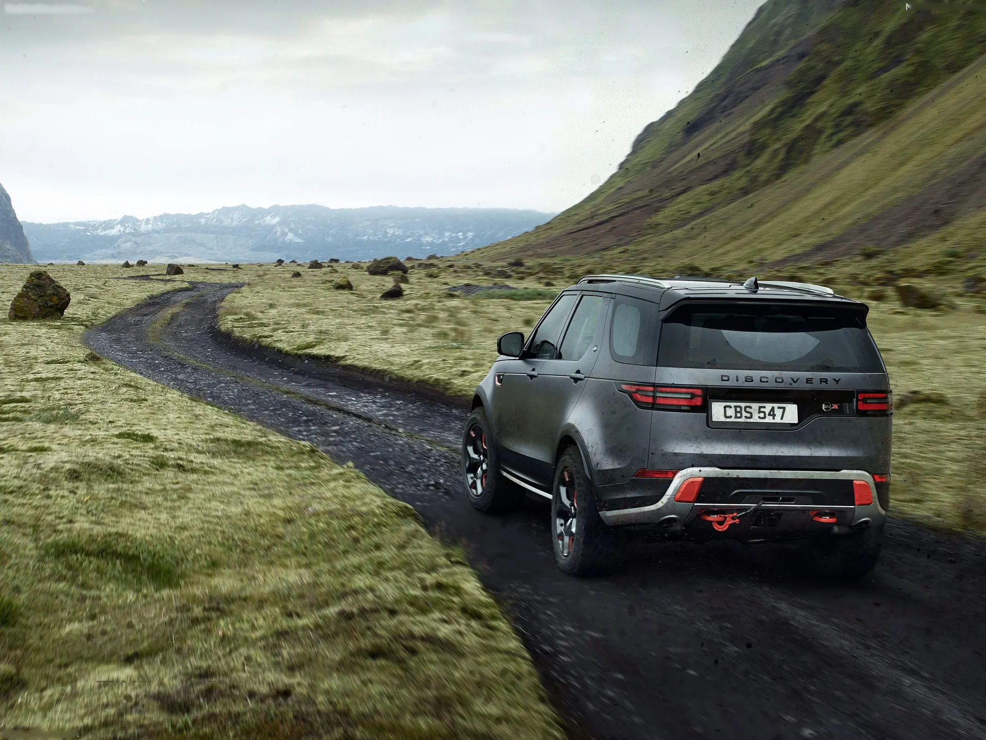 Land Rover Discovery SVX (2018) - Rear Three-Quarter