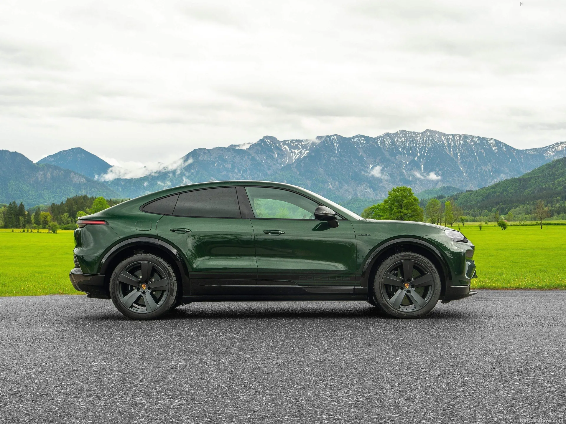 Porsche Cayenne S Coupe Electric (2027) – boční profil