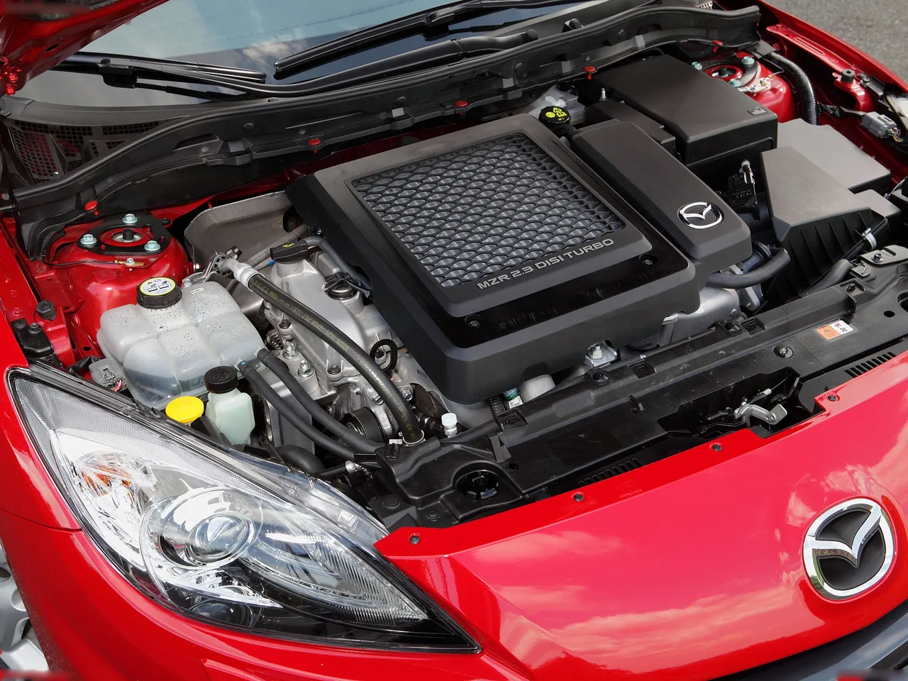 Mazda 3 MPS (2010) – motorový prostor