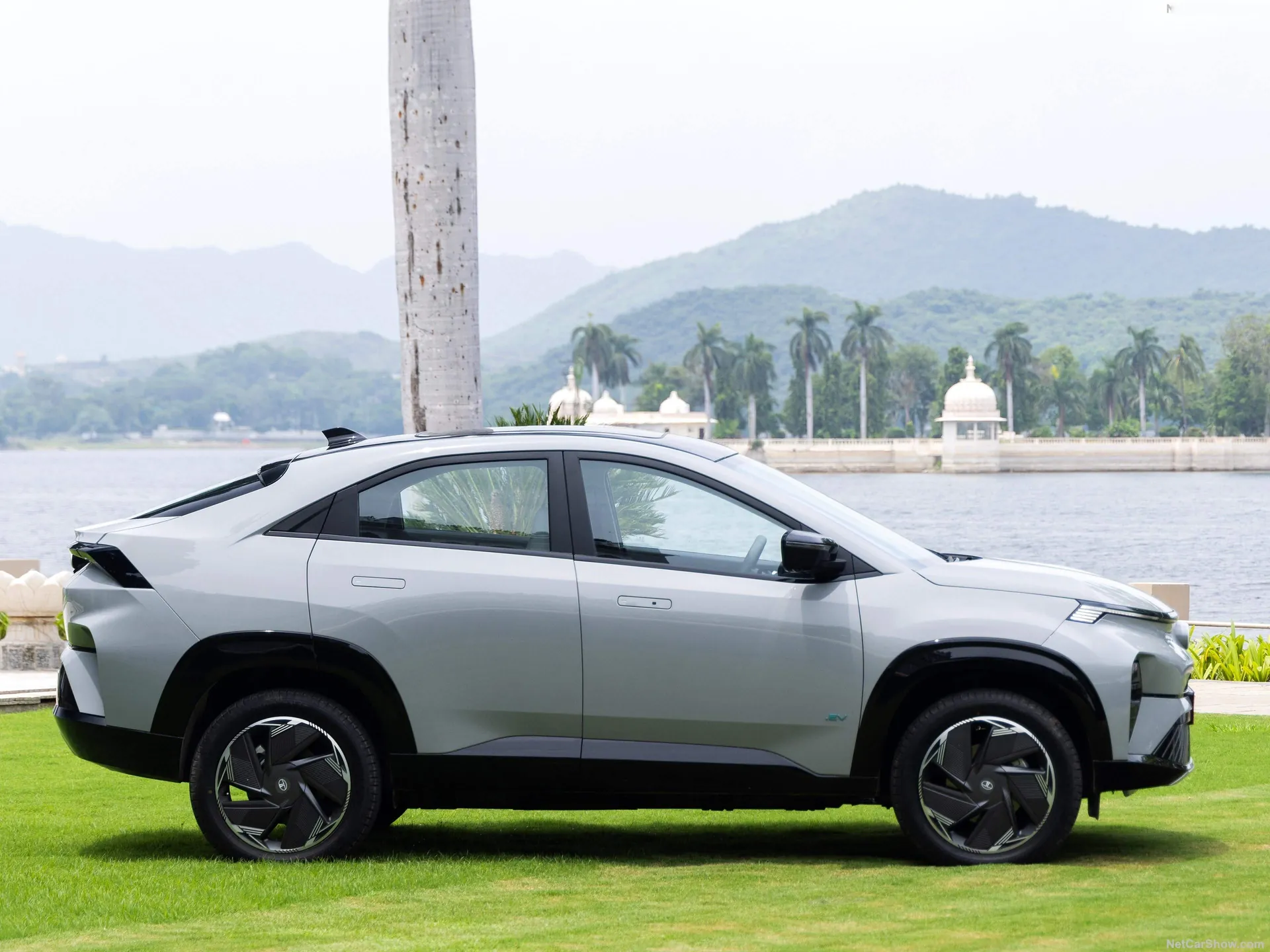 Tata Curvv.ev (2025) – boční profil