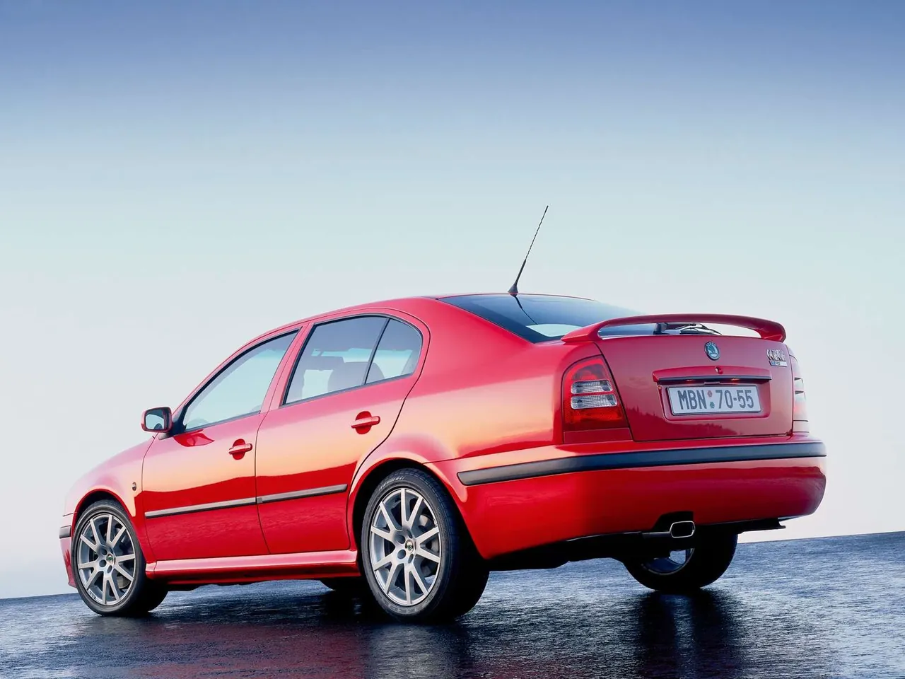 Skoda Octavia RS (2001) – zadní tříčtvrteční pohled