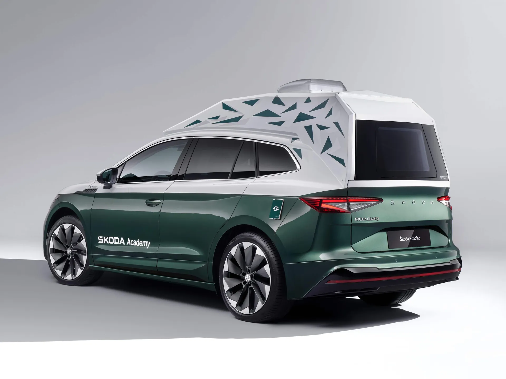 Skoda Roadiaq Concept (2023) – zadní tříčtvrteční pohled