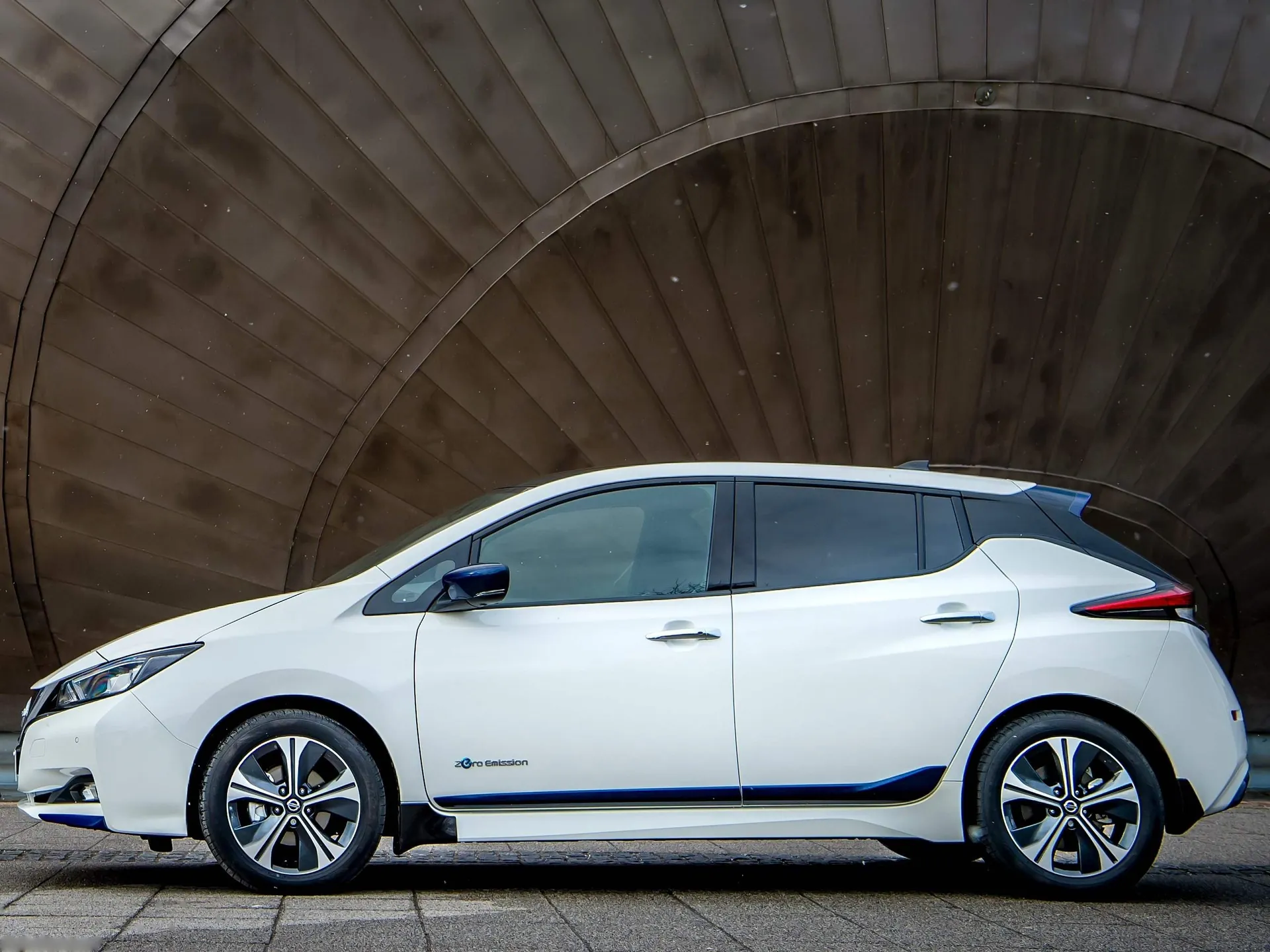 Nissan Leaf [UK] (2018) - Side Profile