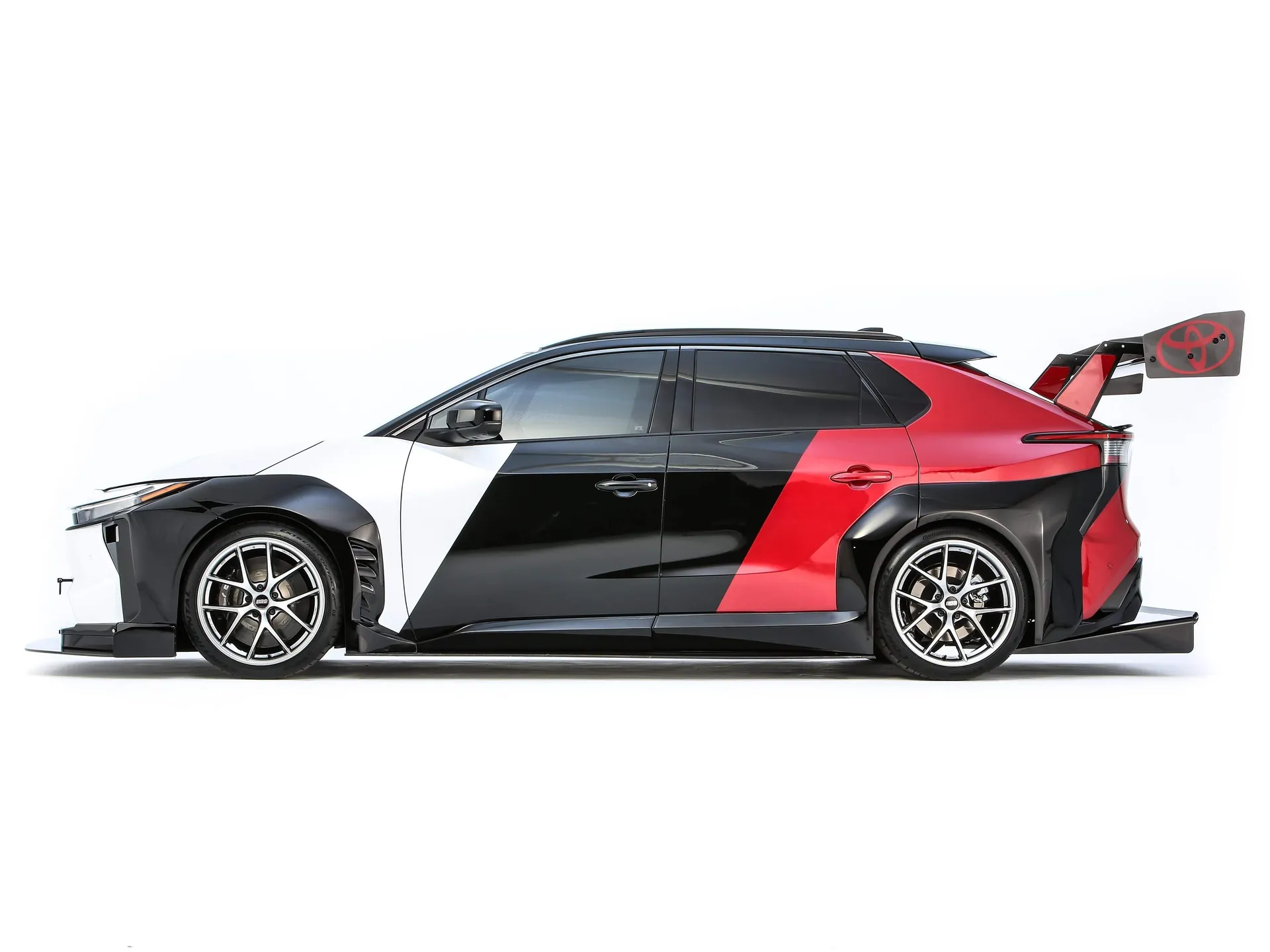 Toyota bZ Time Attack Concept (2025) – boční profil