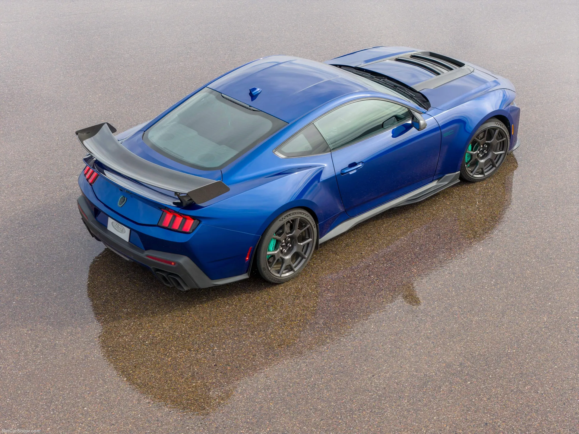 Ford Mustang Dark Horse SC (2026) – zadní tříčtvrteční pohled