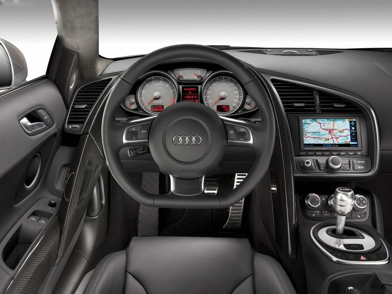Audi R8 (2007) – interiér